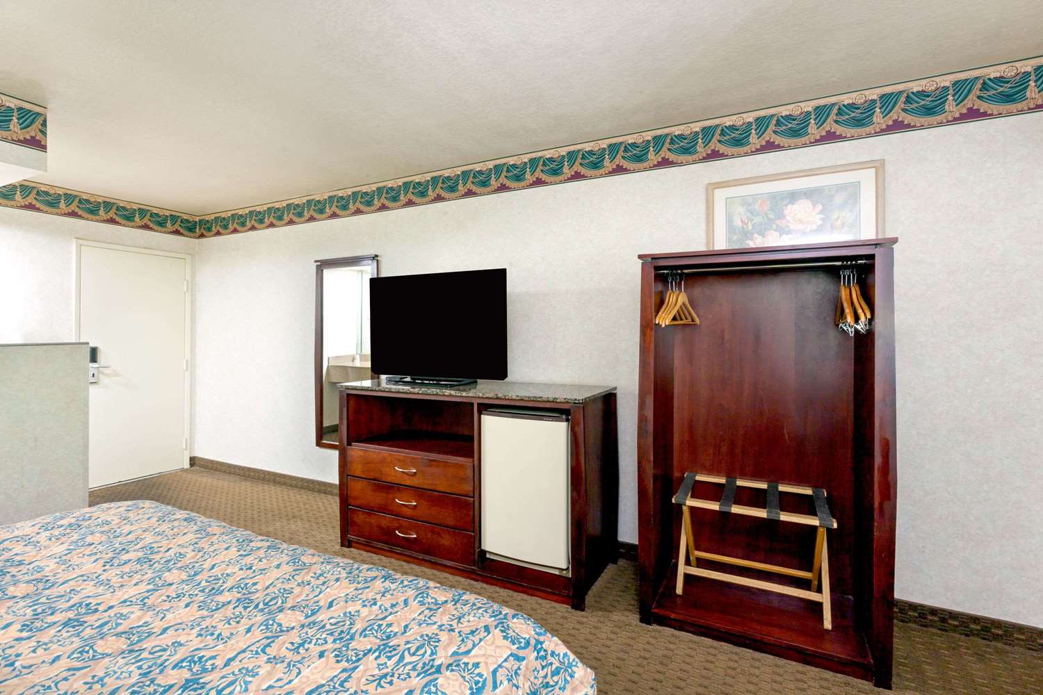 Travelodge by Wyndham Long Beach Convention Center 6/20