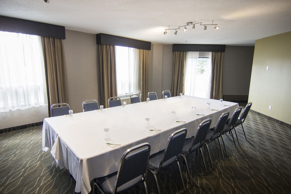 HOLIDAY INN SUDBURY 43/58