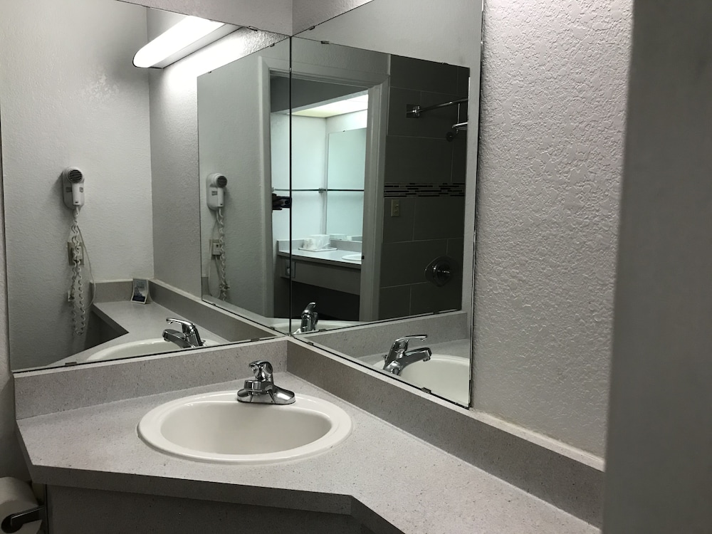 Travelodge by Wyndham Truth or Consequences 18/25