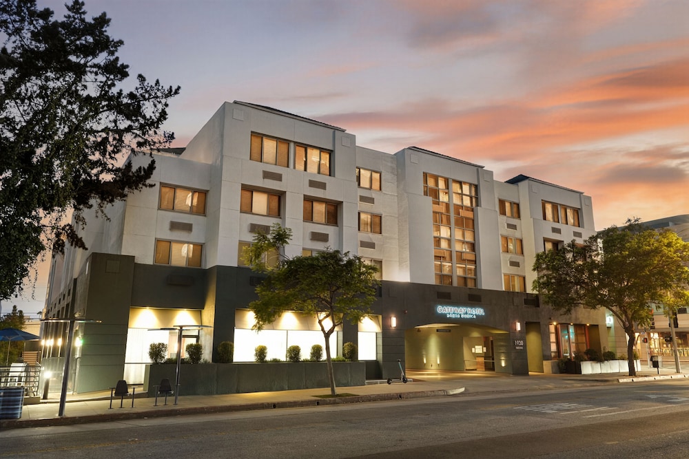 Gateway Hotel Santa Monica 8/65