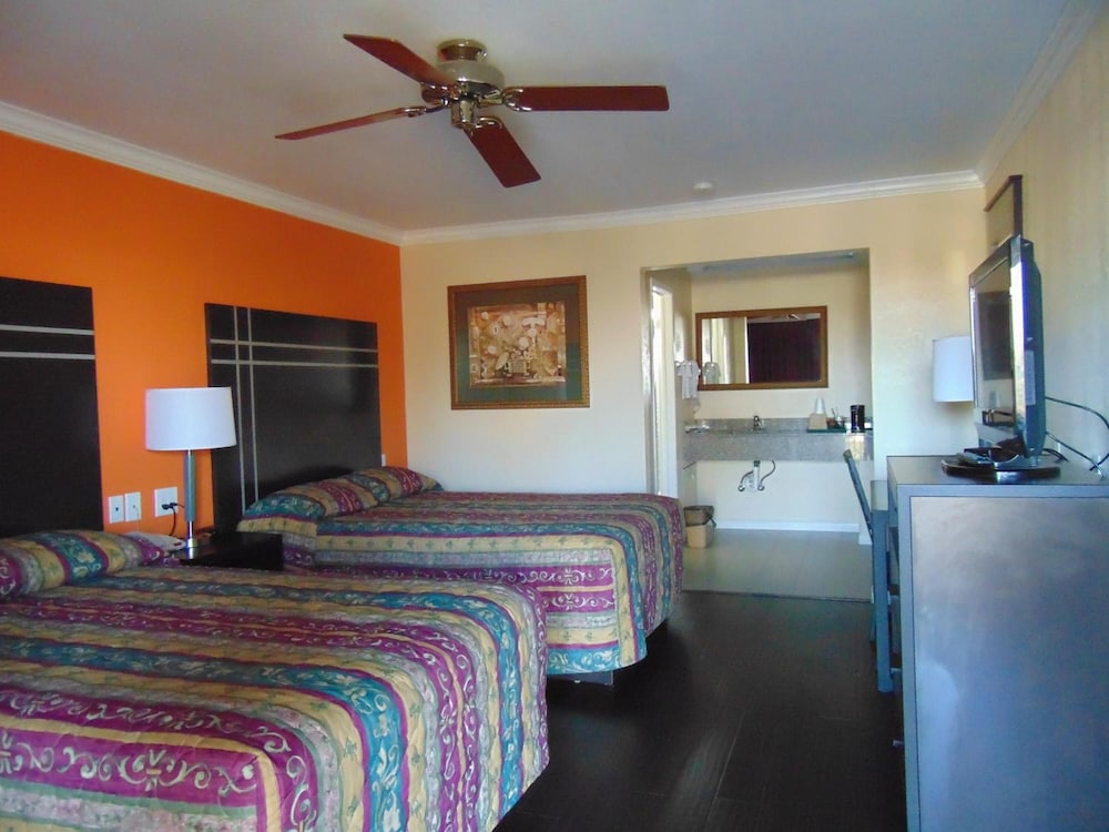 The Heart of Texas Motel 15/35