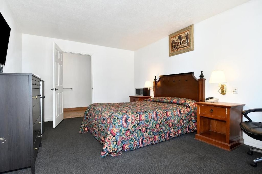 Budget Motel 3/22