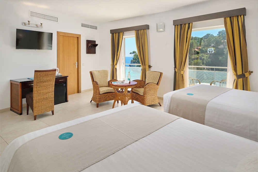 Hotel Apartamentos Cala Santanyi 24/70