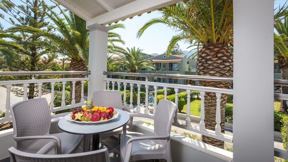 Acharavi Beach Hotel 65/84