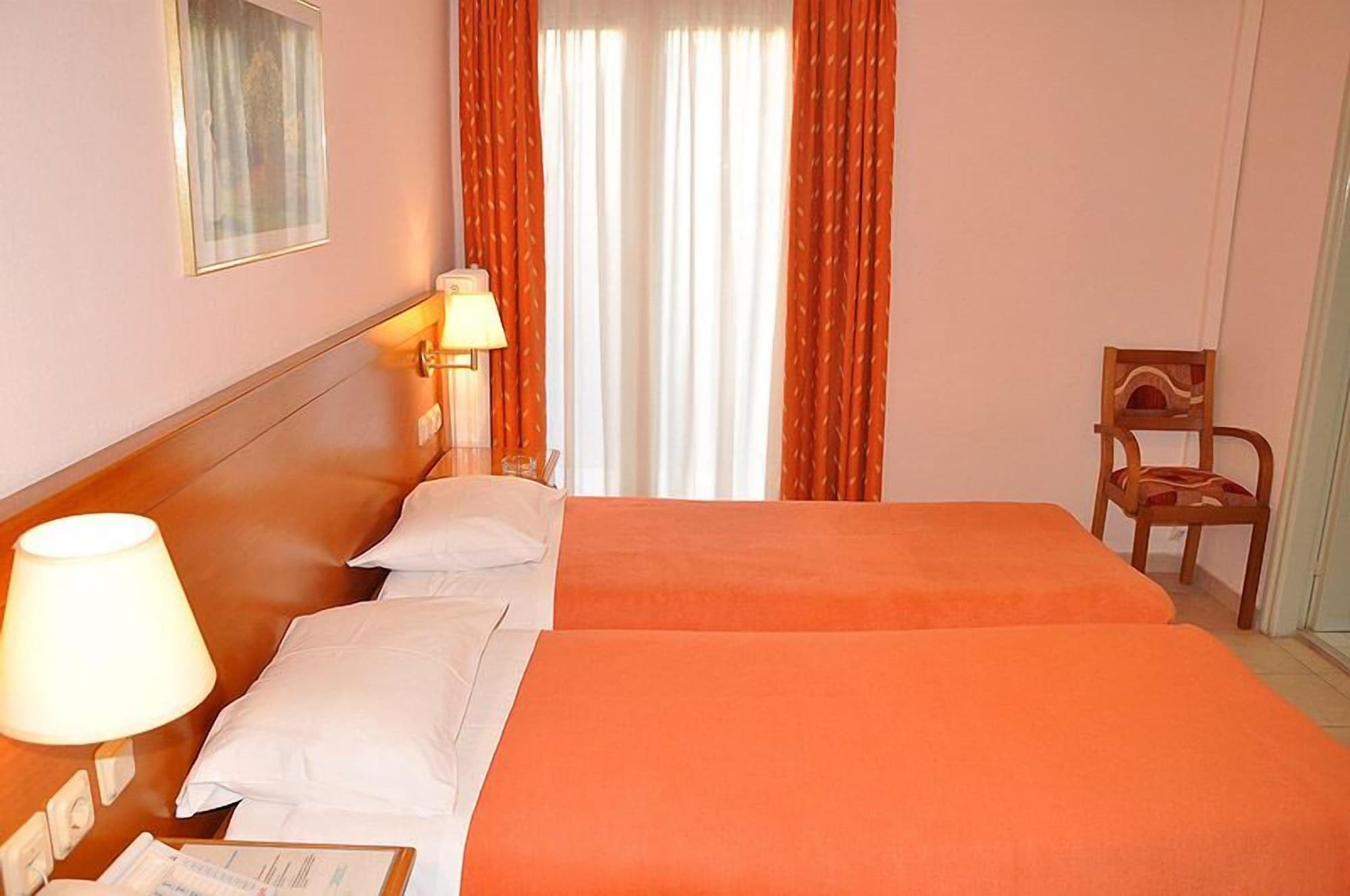 Room, Double Bed, BRETAGNE 5/10