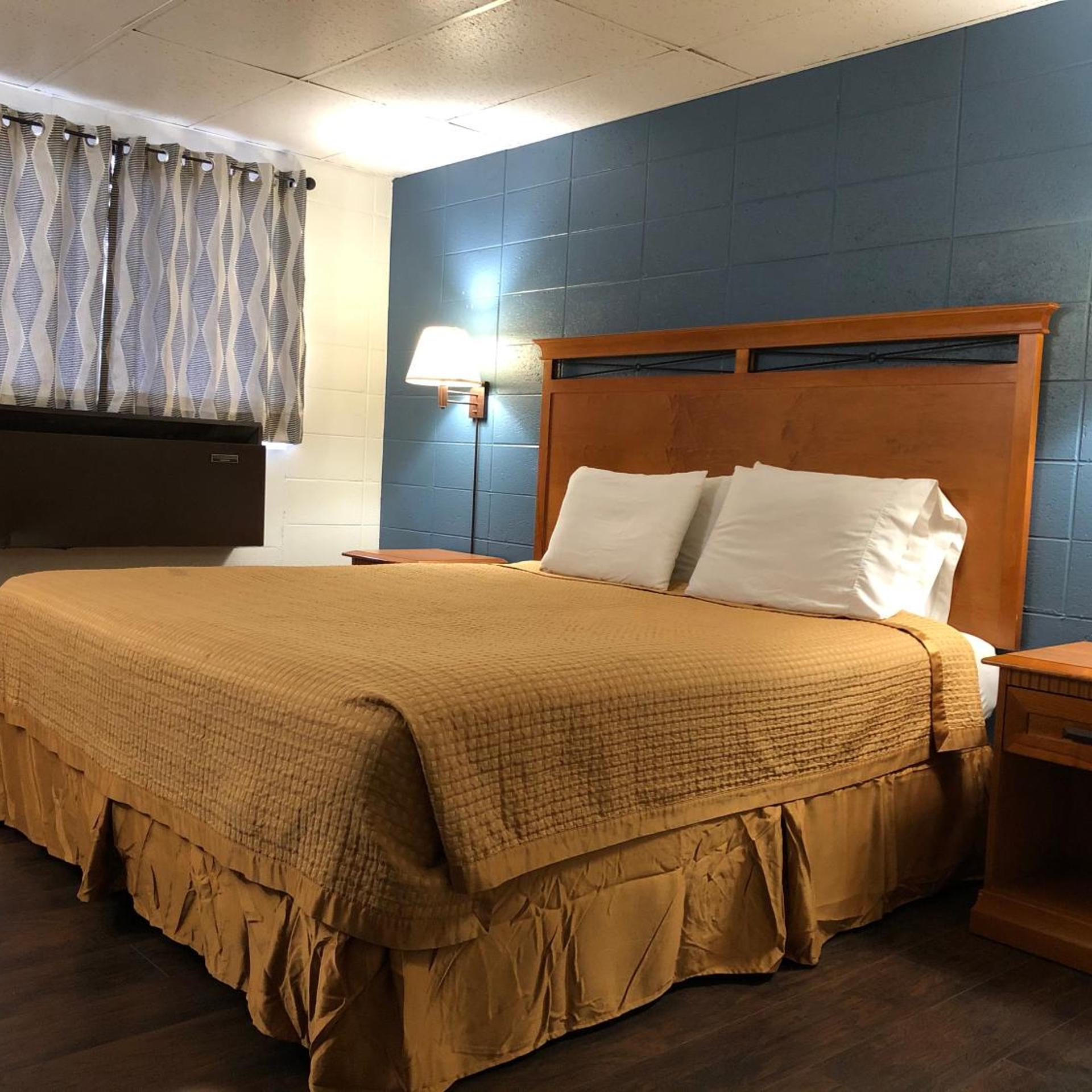 Upstairs, Queen Bed