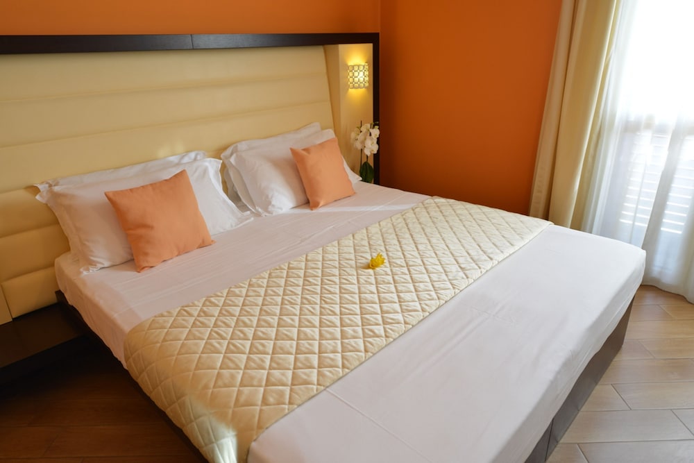 Hotel Rosignano 10/27