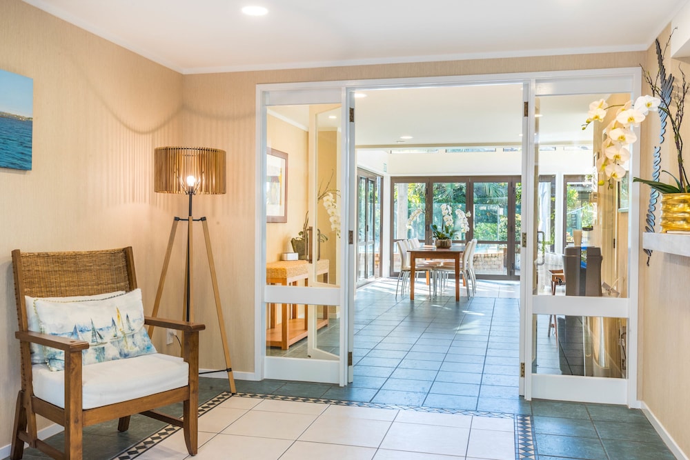 EMERALD INN ON TAKAPUNA BEACH 31/34