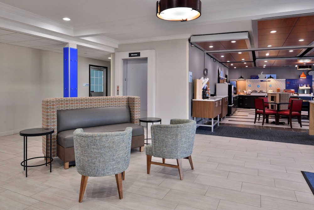 Holiday Inn Express Suites North Kansas City Ex Quality Inn Suites 44/52