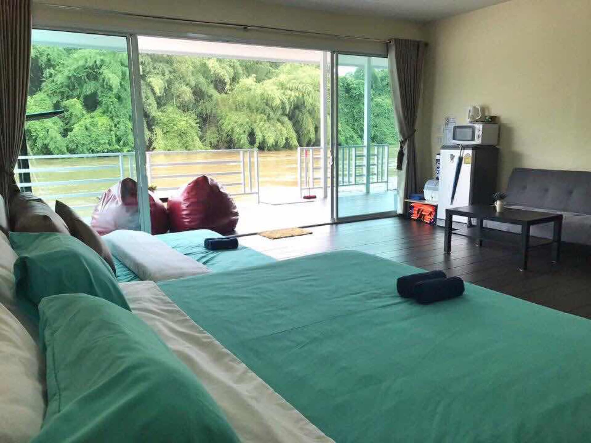 GRAND, KING BED, RIVER VIEW