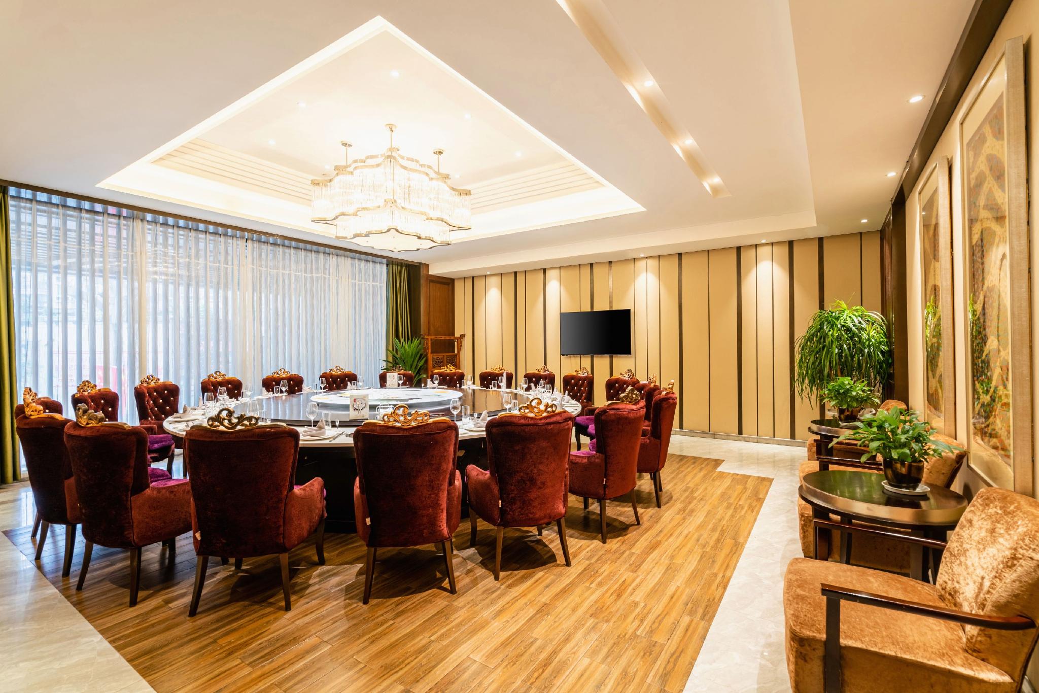 Qinchuan Hotel 45/55
