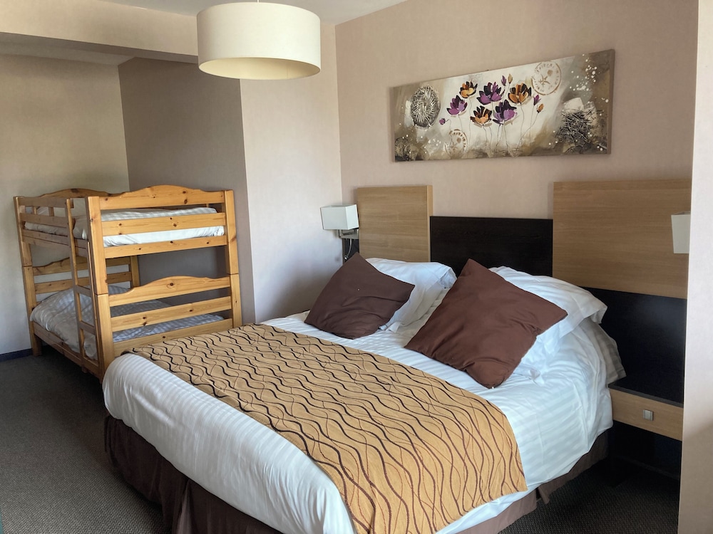 Hotel The Originals Super-Besse Est Auberge de la Petite Ferme 8/31