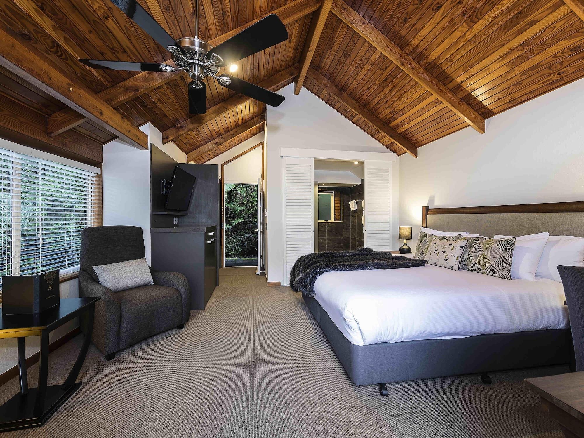 Connecting, Family, Multiple Beds