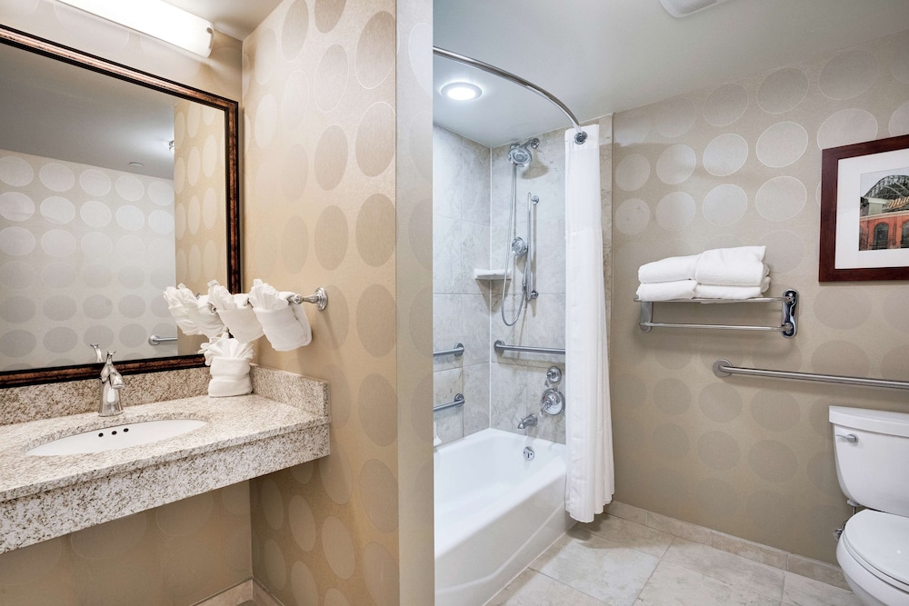 Hilton Garden Inn Milwaukee Airport 18/60