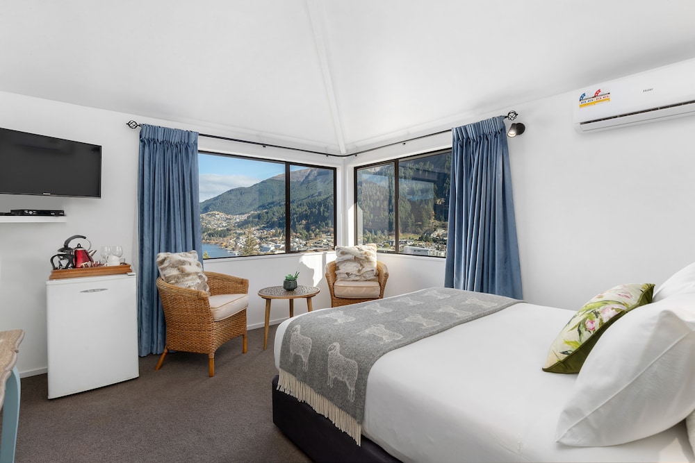 Balmoral Lodge 11/65