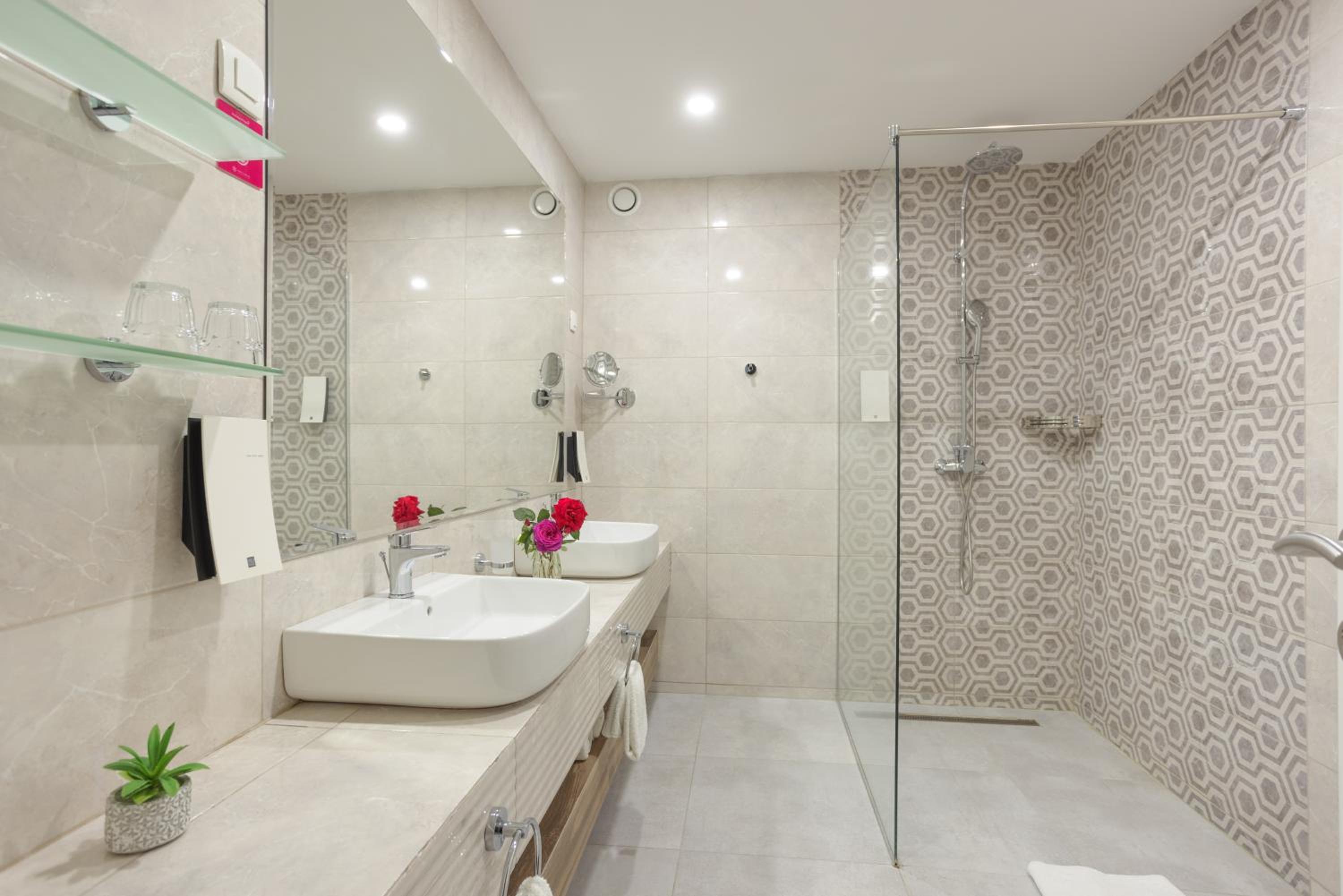 2 Bedrooms, Premium, Suite, Queen and Twin Beds, Sea View, Azul Beach Resort Montenegro By Karisma 4/4