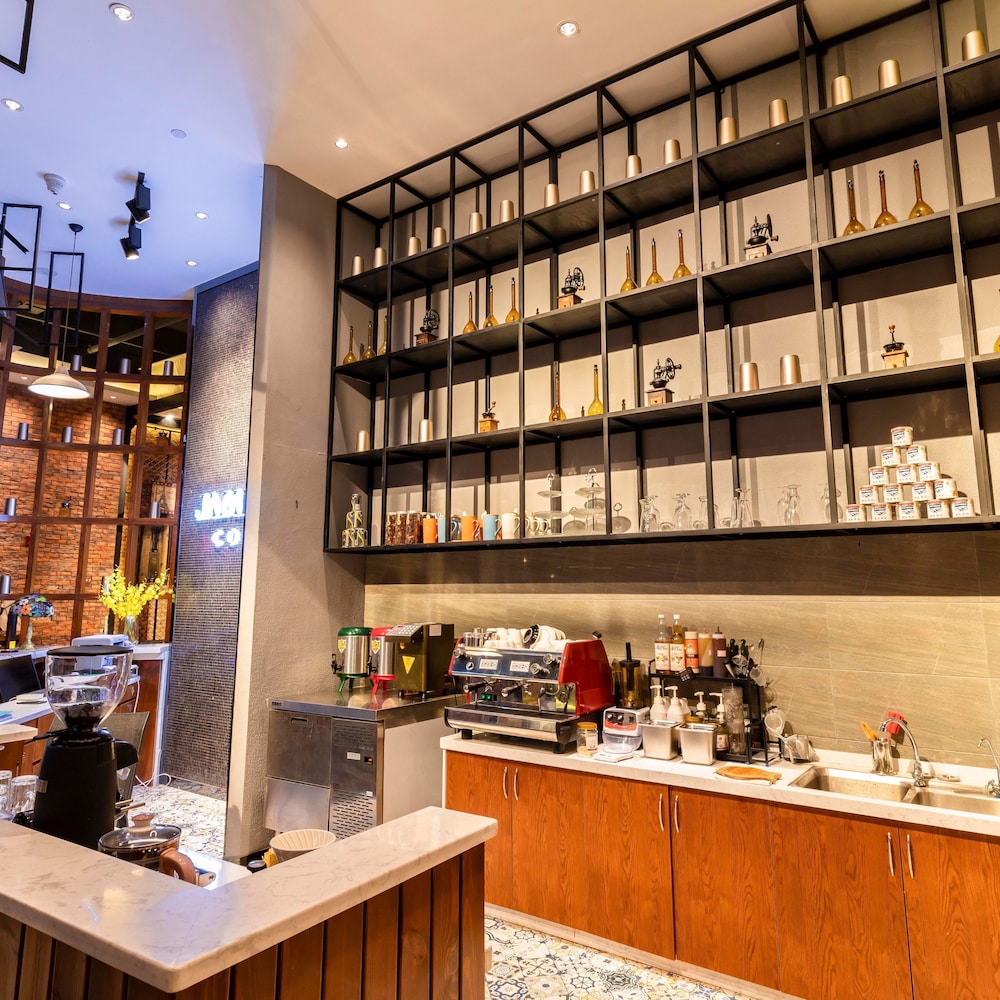 James Joyce Coffetel (Foshan Zhangcha Huanan Chuanggu) 5/100