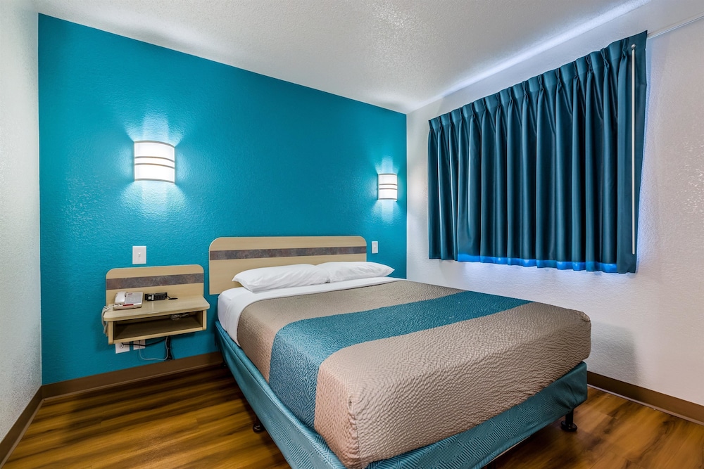 Motel6 West Des Moines, IA 14/52