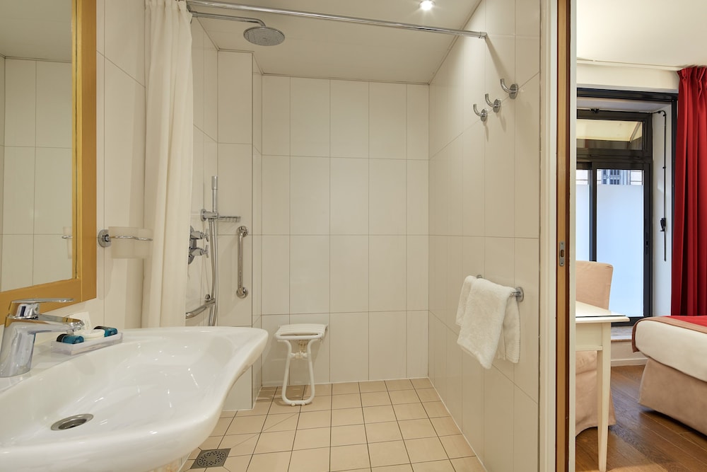 Austin's Arts et Metiers Hotel 59/61