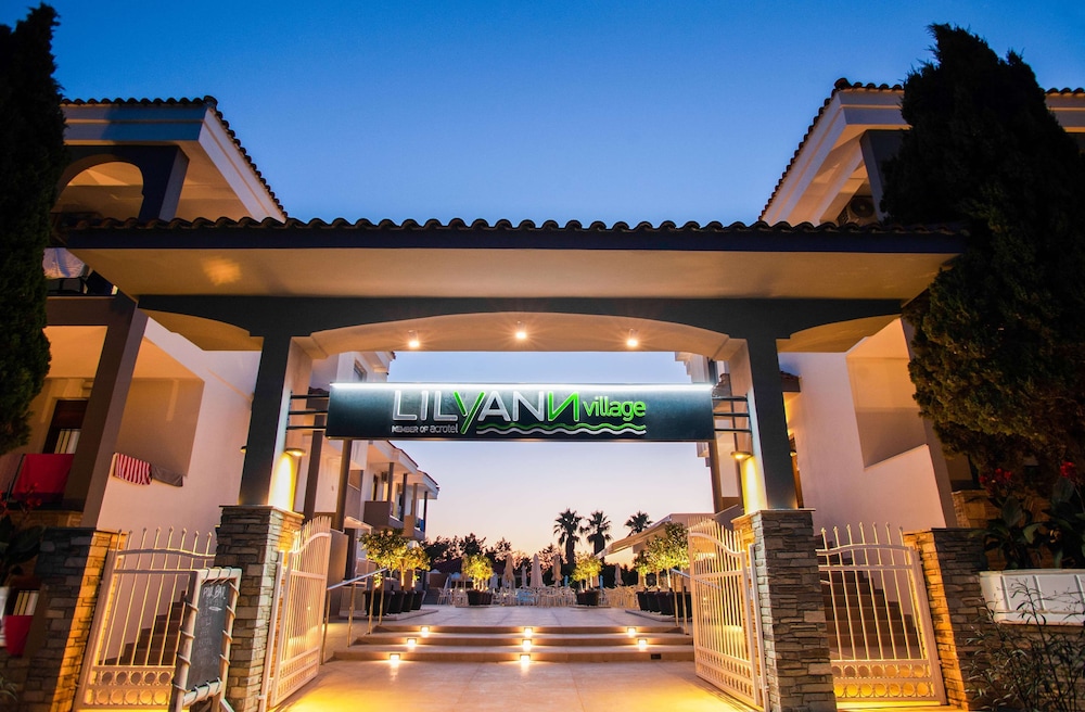 Acrotel Lily Ann Village 3/50