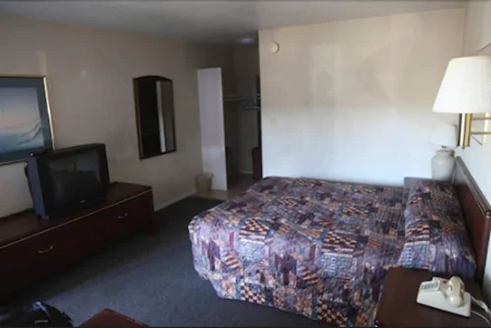 Seatac Inn and Airport Parking 44/44