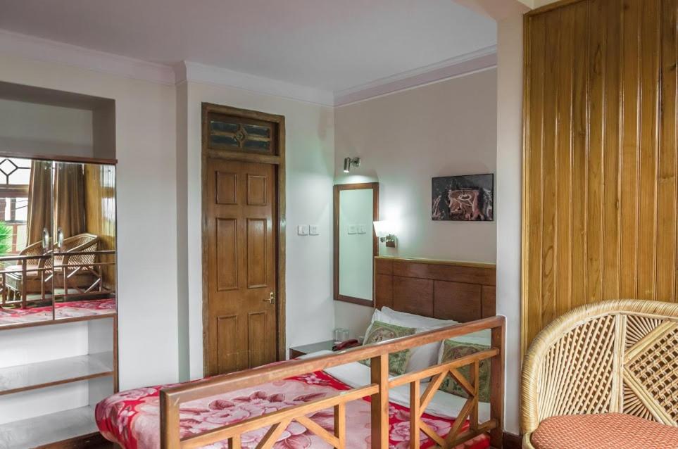 Hotel Shangri-La Regency 5/42