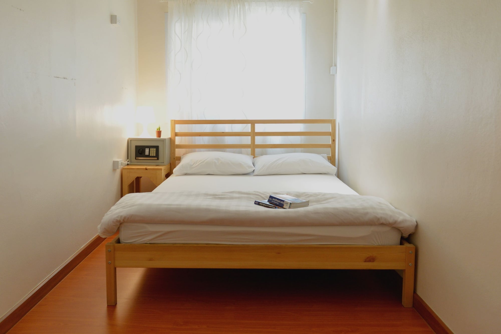 ROOM, DOUBLE BED, SHARED BATHROOM