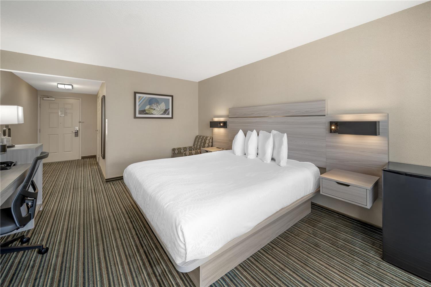 Room, King Bed, Bathtub, Accessible, Best Western Plus Twin View Inn & Suites 3/4