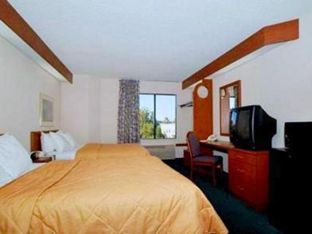 Baymont By Wyndham Mooresville 8/37