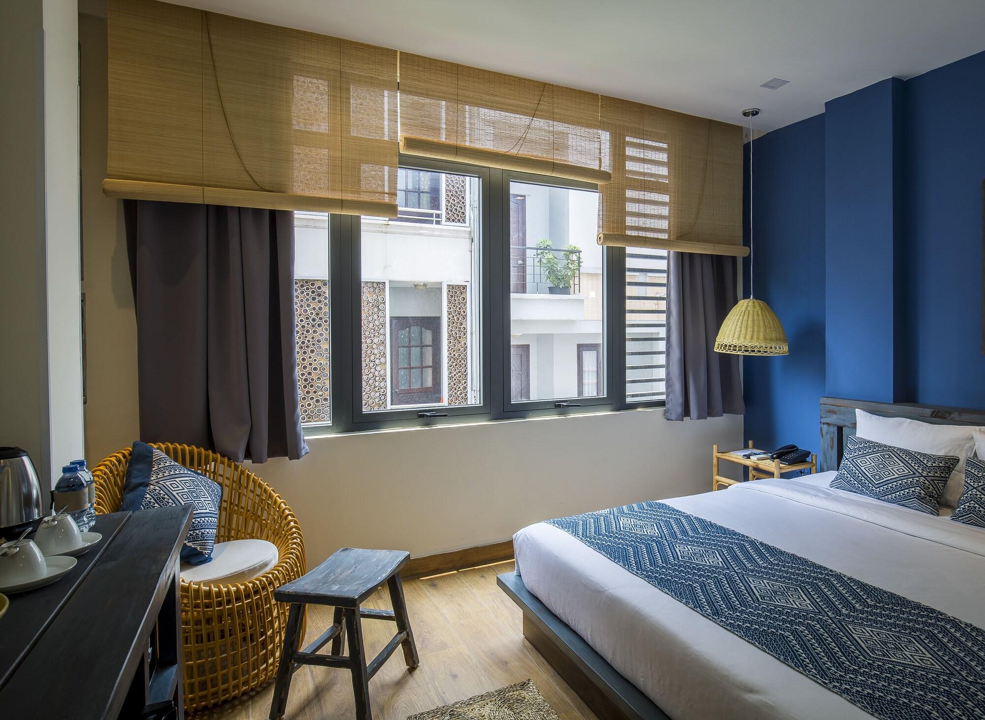 Urban Lodge Hotel - Hostel 12/75