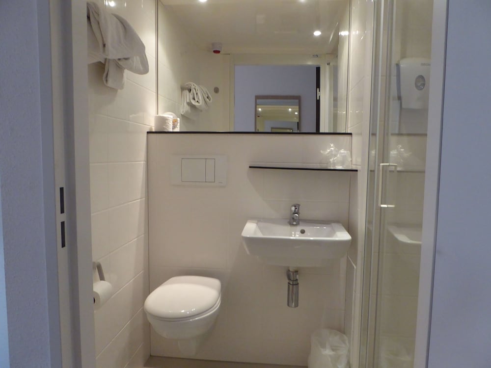 PREMIERE CLASSE HOTEL ROISSY - AEROPORT CDG - LE MESNIL AMELOT 61/61