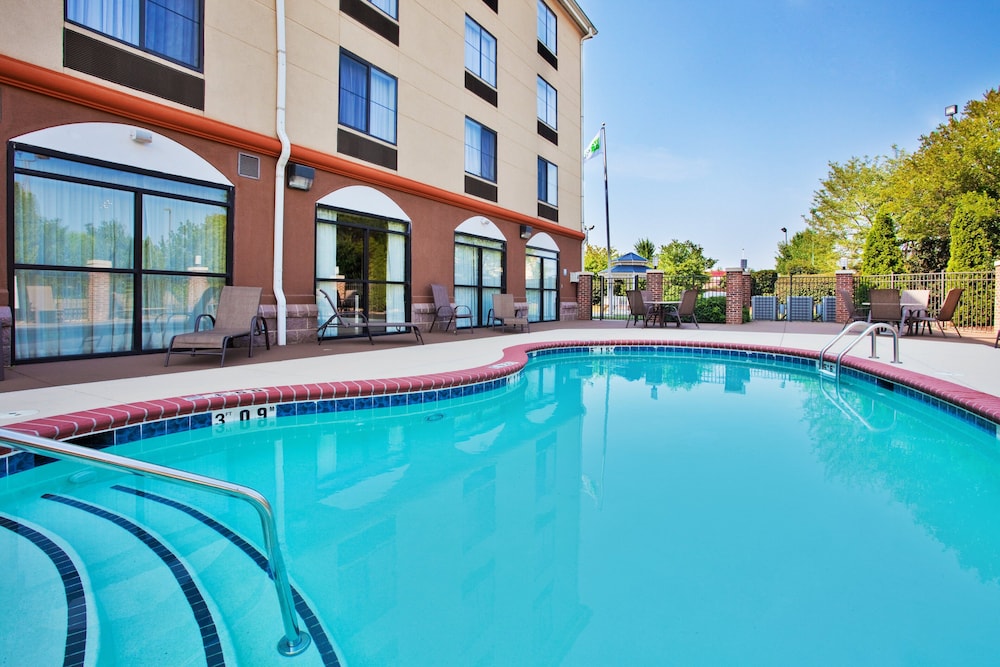 Holiday Inn Express Hotel Suites Charlotte Concord I 85 10/58