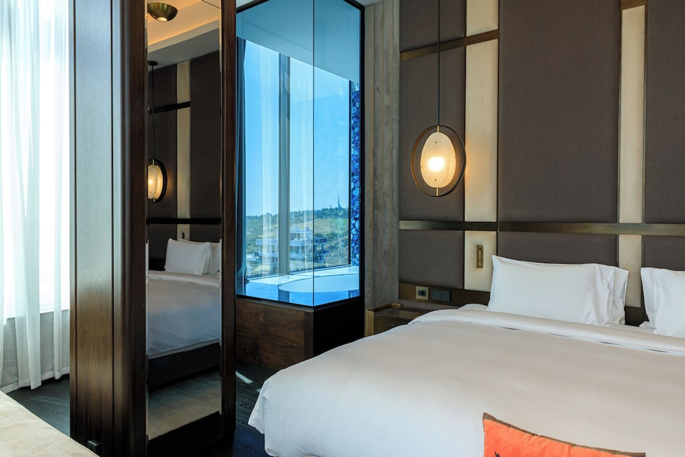 Seven Visions Resort & Places, The Dvin 25/70