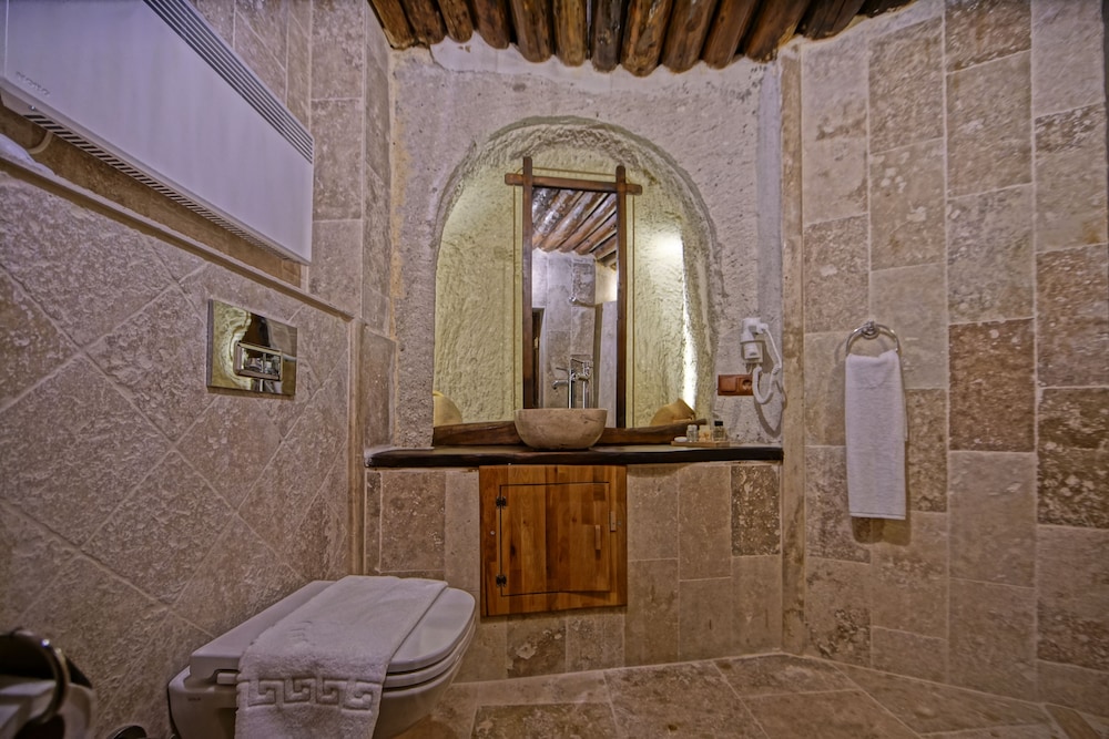 Apex Cave Hotel 60/61