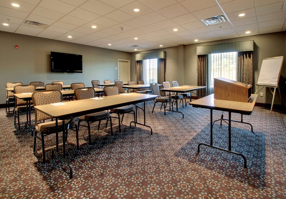 Hampton Inn Suites Grafton 43/46