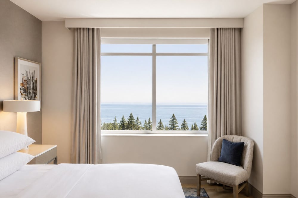 Traditional, Suite, King Bed, Lake View, Sofa, Corner