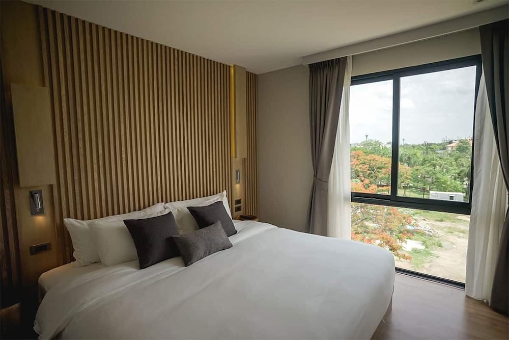 Brique Hotel Chiangmai 11/66