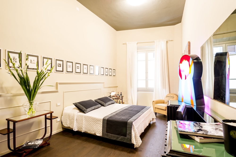 Arnobio Florence Suites 12/34