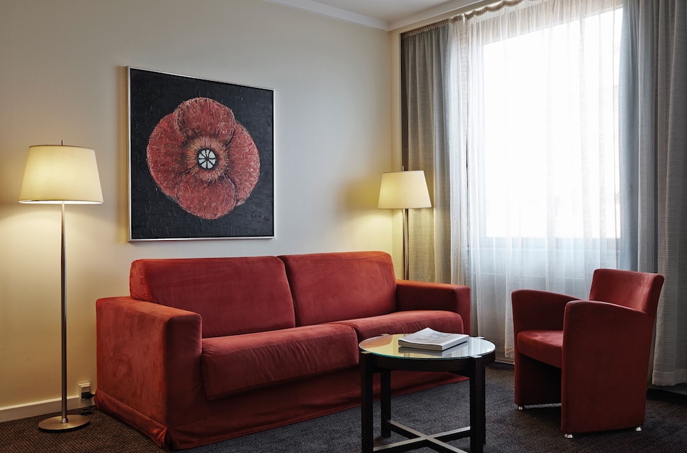 Imperial Hotel 29/40