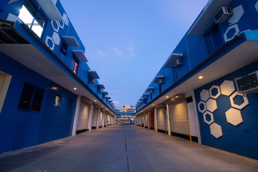 Hotel Dream World Las Pinas 7/63