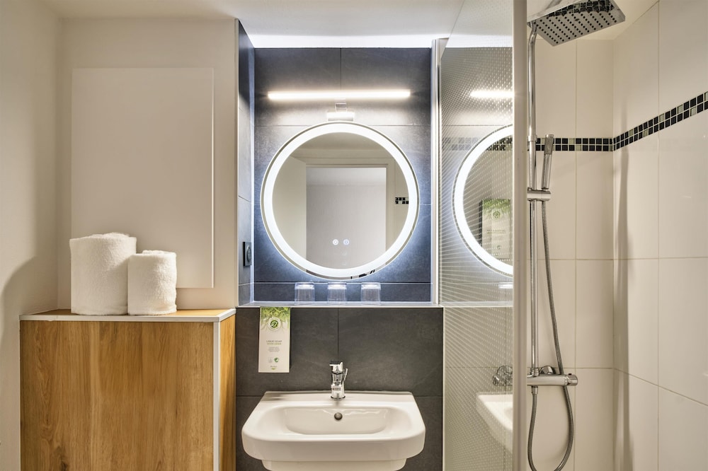 Kyriad Les Ulis 49/50