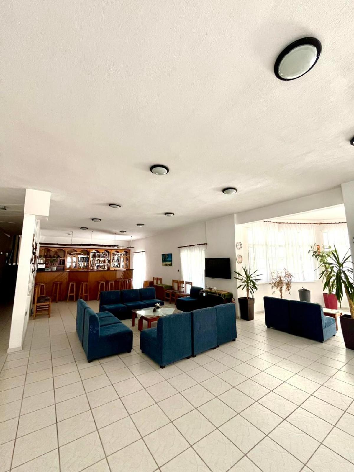 Hotel Achillion 6/25