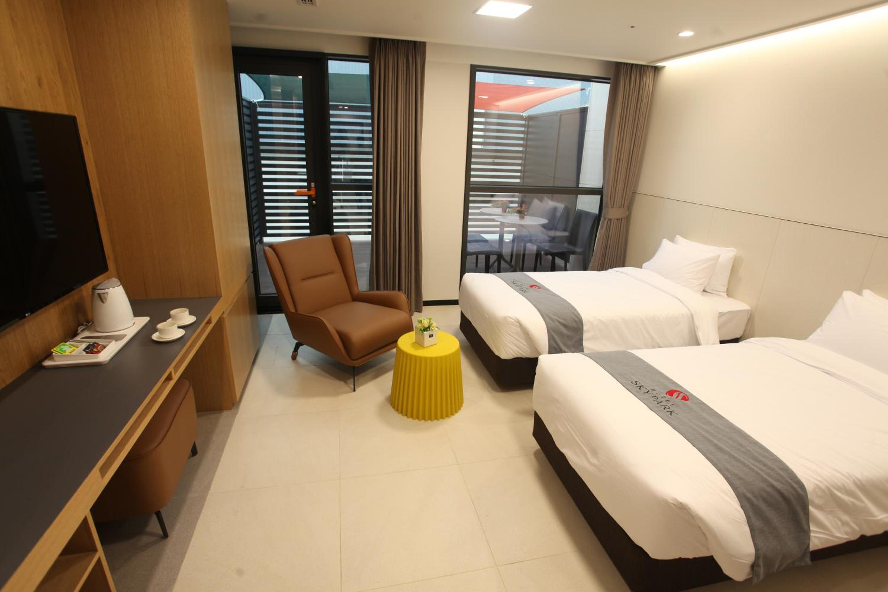 غرفة ديلوكس بشرفة، Hotel Skypark Daejeon I 7/10