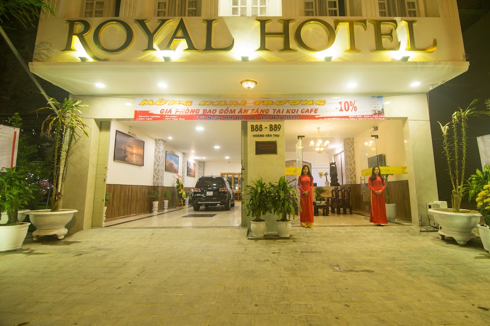 Royal Hotel 4/41