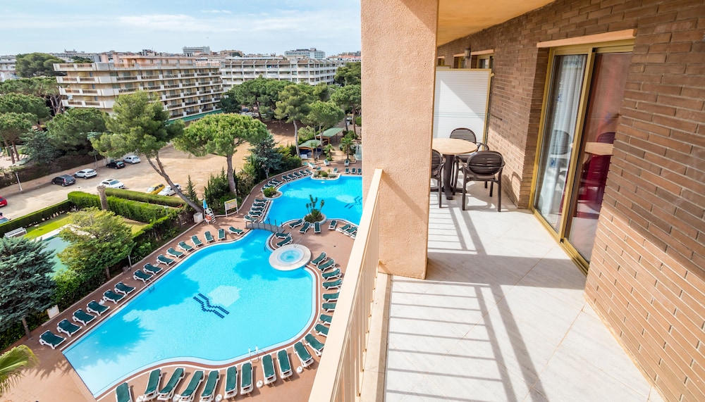 Golden Avenida Suites 15/27