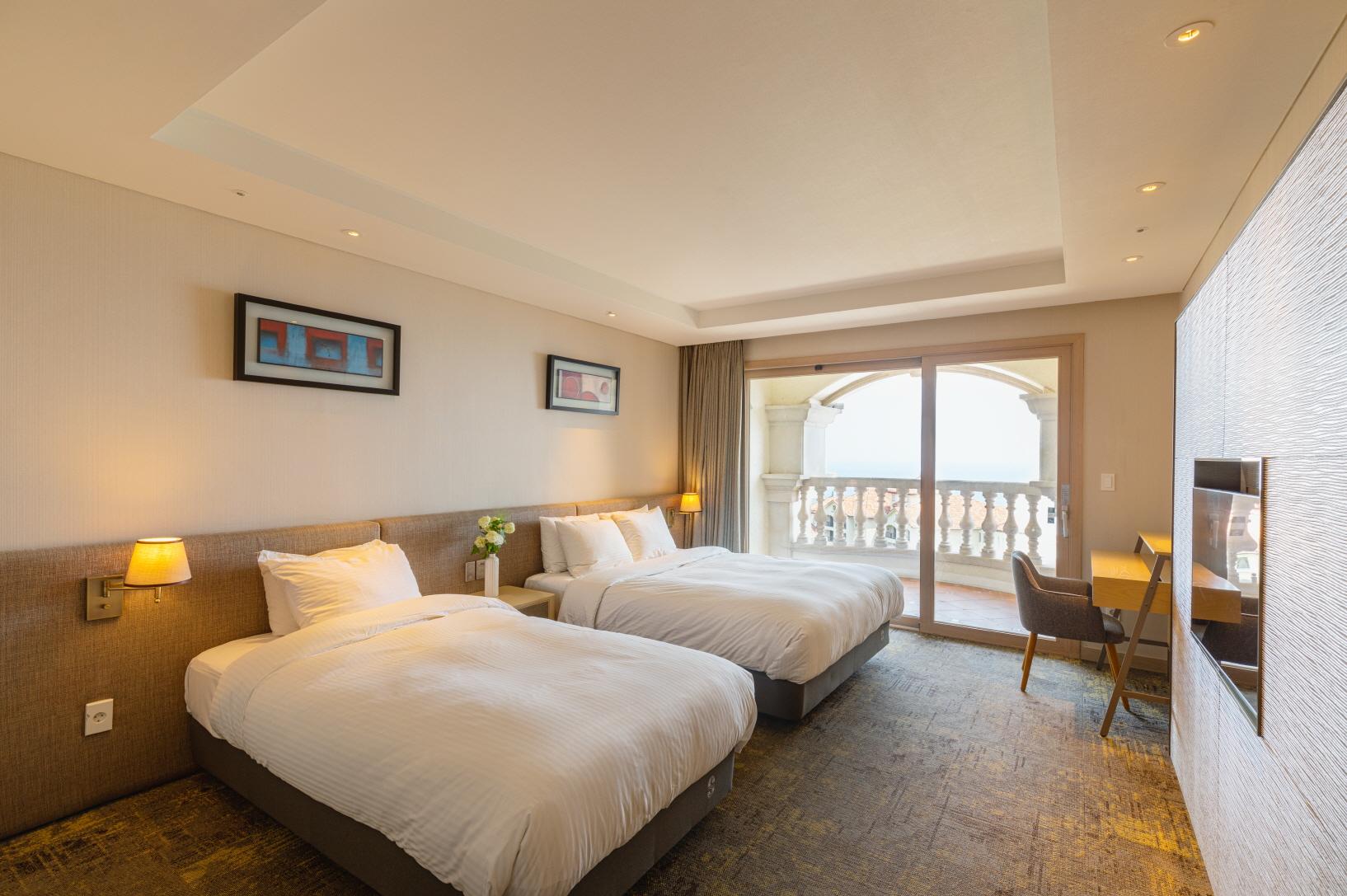 Superior, Family, 1 Double and 1 Single Bed, Ocean View