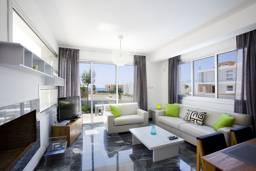 Paradise Cove Luxurious Beach Villas 22/50