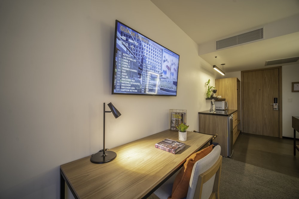 Stadia Suites Queretaro 38/44