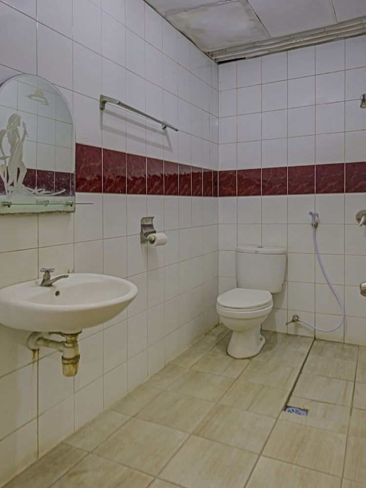 Oyo 3934 Hotel Istana Syariah Ex Istana Pekalongan 45/50