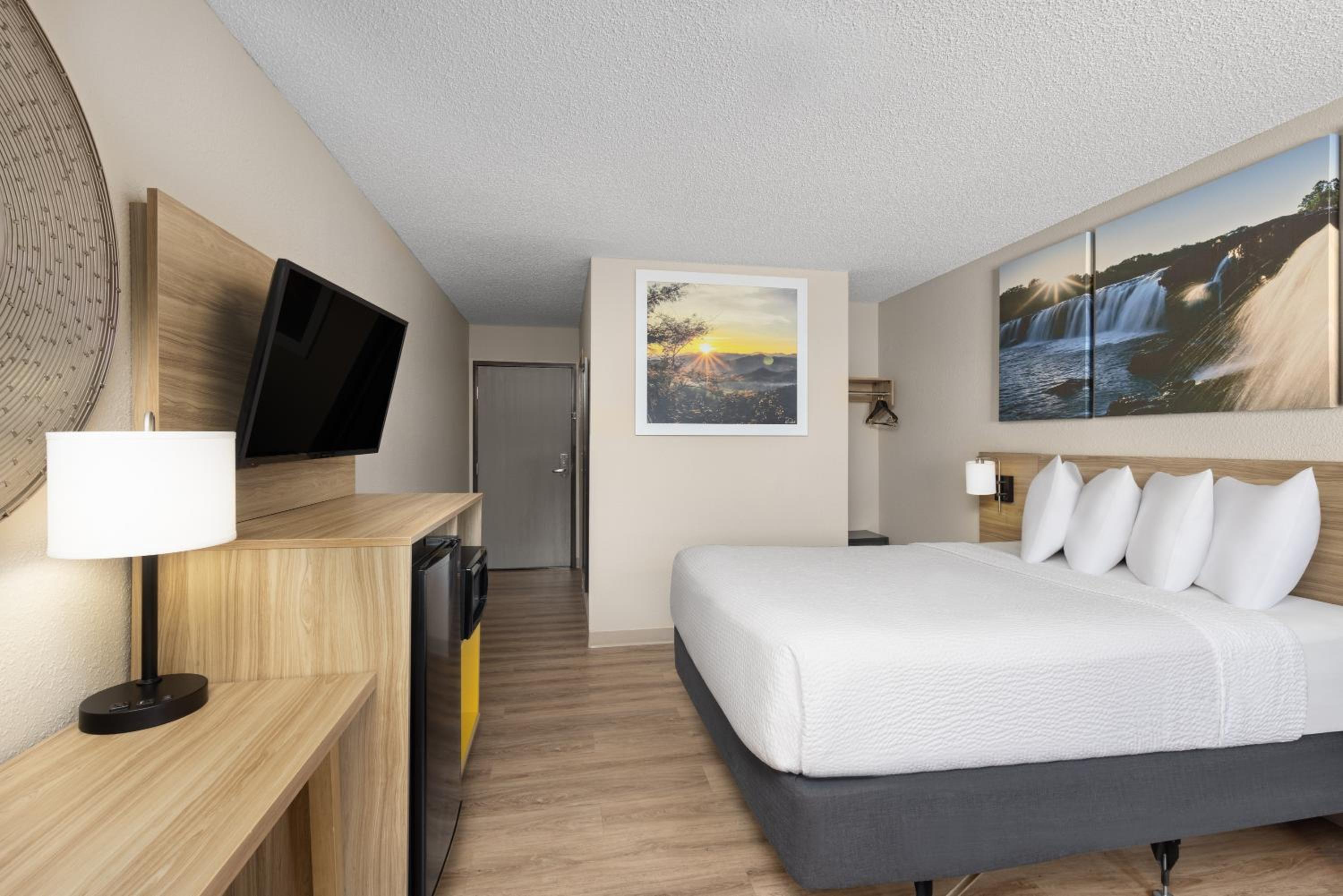 Deluxe, King Bed